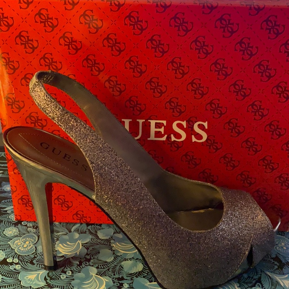 Guess peep toe sling back pumps, pewter texture